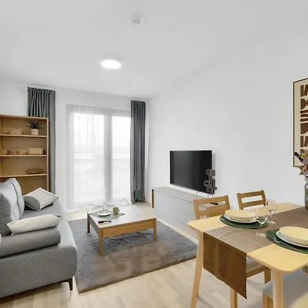 With Free Garage Parking Apartman